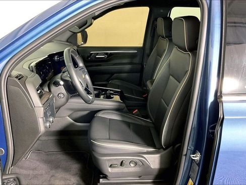 Used 2025 Chevrolet Suburban Premier image 35