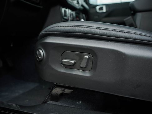 New 2026 Jeep Wrangler Unlimited Sahara AWD/4WD image 19