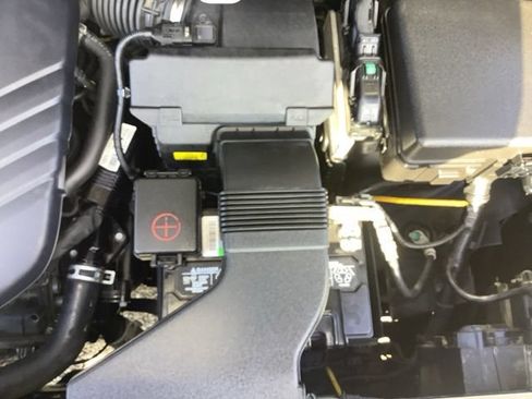 Used 2018 Kia Sedona LX w/ LX Essentials Premium Package FWD image 32