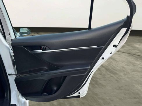 Used 2022 Toyota Camry SE FWD image 17