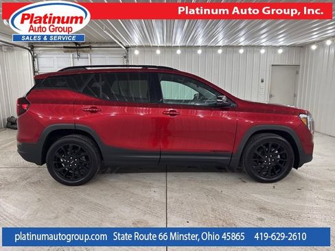 Used 2024 GMC Terrain SLT w/ Elevation Edition image 6