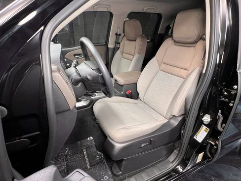 Used 2023 Nissan Frontier SV w/ Technology Package image 3