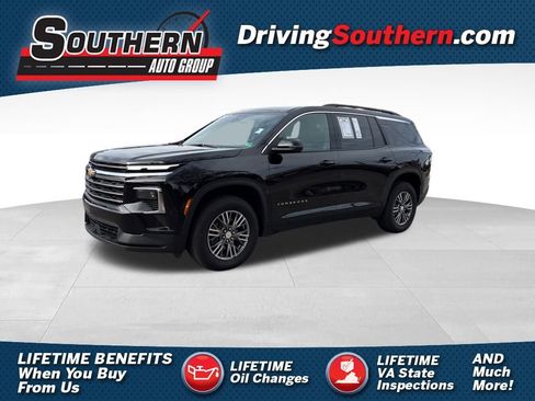 Used 2025 Chevrolet Traverse LT image 1