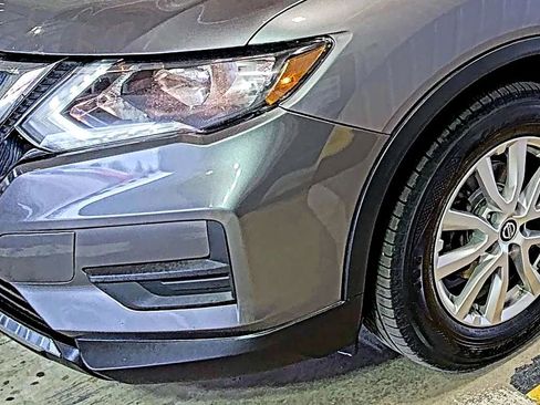 Used 2018 Nissan Rogue SV image 5