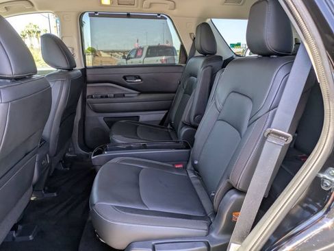 Certified 2025 Nissan Pathfinder SL w/ SL Premium Package FWD image 15