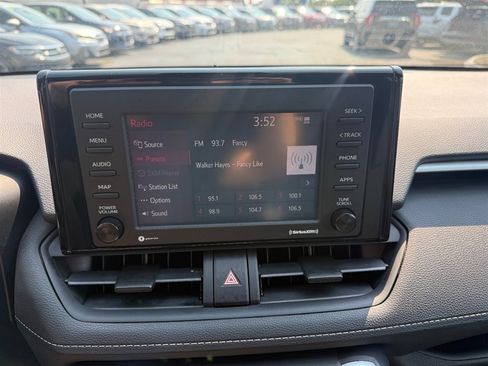 Used 2020 Toyota RAV4 LE FWD image 20
