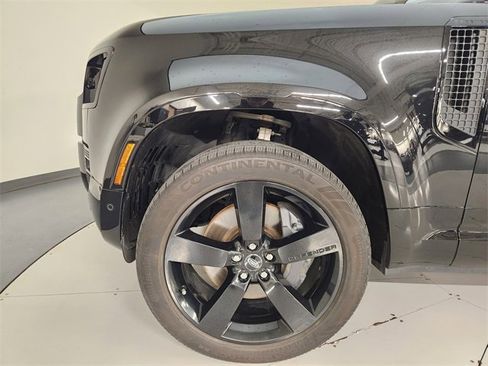 Used 2024 Land Rover Defender 110 X-Dynamic SE image 11