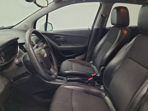 Used 2022 Chevrolet Trax LT AWD/4WD image 17