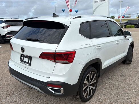 Used 2024 Volkswagen Taos SE FWD image 3