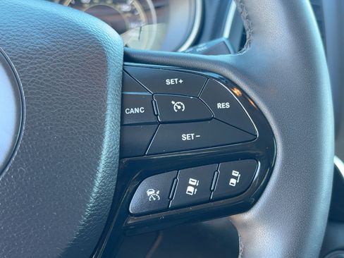 Used 2023 Jeep Cherokee Altitude Lux image 18