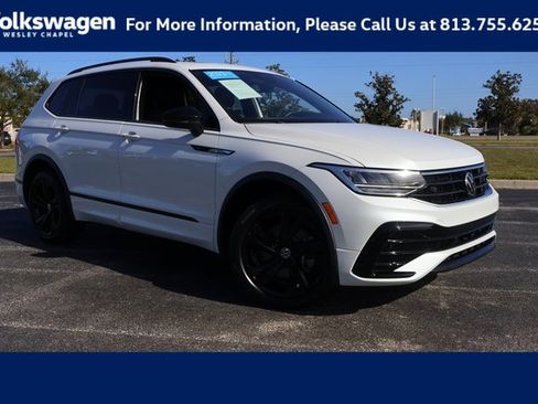 Certified 2023 Volkswagen Tiguan SE R-Line image 1