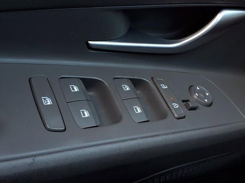 Used 2023 Hyundai Elantra SEL w/ Winter Weather Package FWD image 15