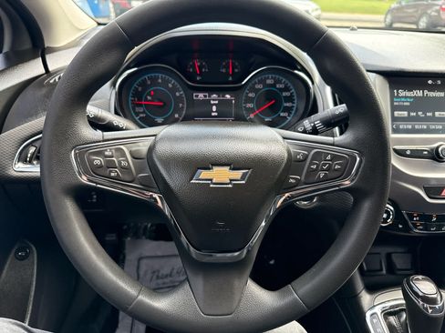 Used 2017 Chevrolet Cruze LT w/ Convenience Package FWD image 19