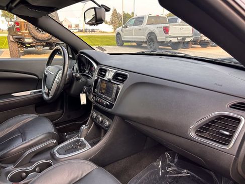 Used 2011 Chrysler 200 Limited FWD image 17
