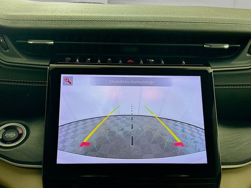 Used 2023 Jeep Grand Cherokee Limited image 23