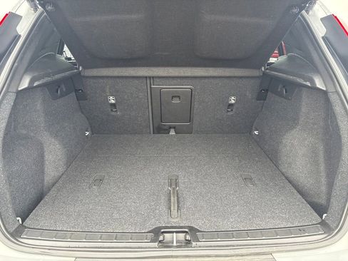 Used 2022 Volvo XC40 T4 R-Design w/ Protection Package Premier image 28