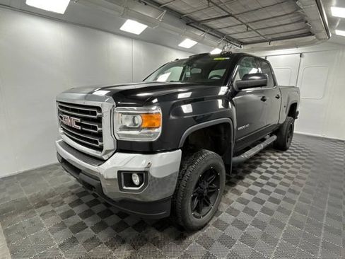 Used 2017 GMC Sierra 2500 SLE w/ SLE Preferred Package AWD/4WD image 3