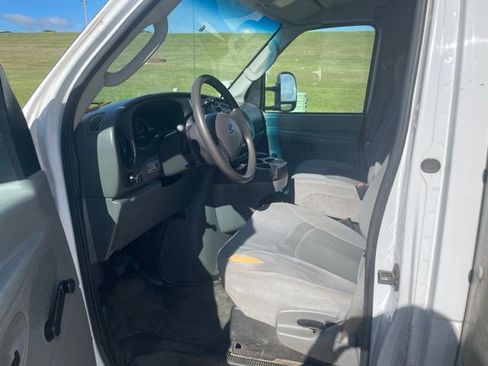 Used 2008 Ford E-350 and Econoline 350 Super Duty RWD image 8