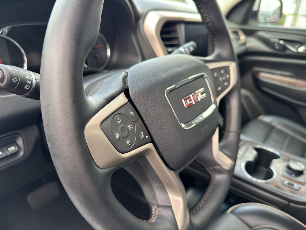 Used 2023 GMC Acadia Denali w/ Denali Technology Package FWD image 13