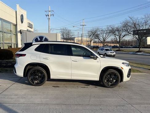 New 2026 Volkswagen Tiguan SE R-Line image 3