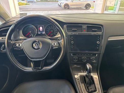 Used 2017 Volkswagen e-Golf SEL Premium image 12