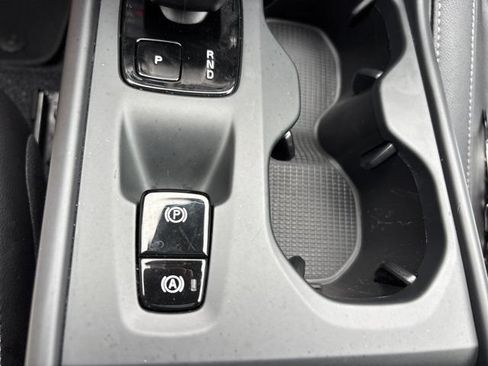Used 2025 Volvo XC40 B5 Core AWD/4WD image 39