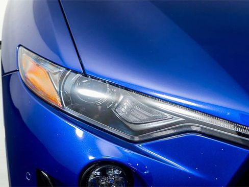 Used 2022 Maserati Levante GT image 24