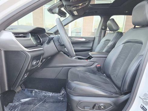 Used 2023 Jeep Grand Cherokee Altitude image 12