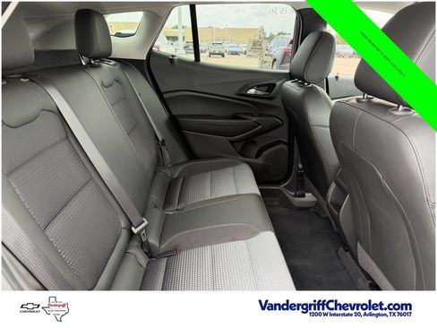Certified 2025 Chevrolet Trax LT FWD image 29