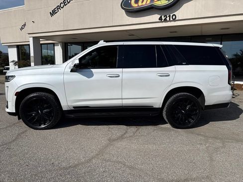 Used 2022 Cadillac Escalade Premium Luxury AWD/4WD image 9