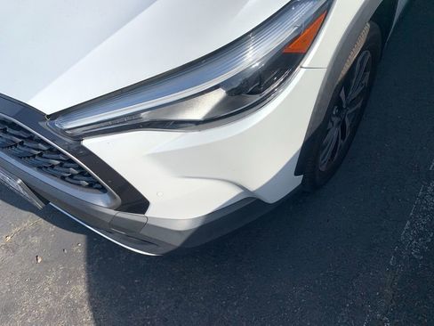 Used 2022 Toyota Corolla Cross XLE FWD image 2