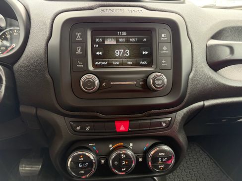 Used 2017 Jeep Renegade Trailhawk w/ Popular Equipment Group AWD/4WD image 36
