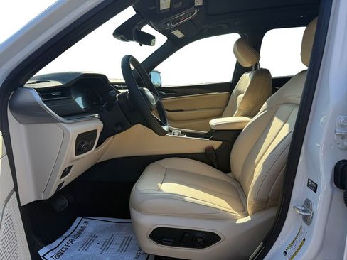 New 2026 Jeep Grand Cherokee Limited w/ Luxury Tech Group II RWD image 9