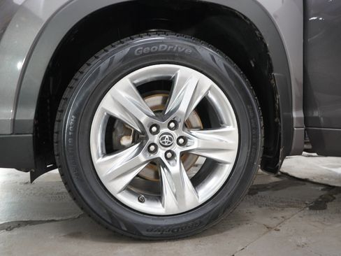 Used 2016 Toyota Highlander Limited w/ Driver Technology Package AWD/4WD image 34