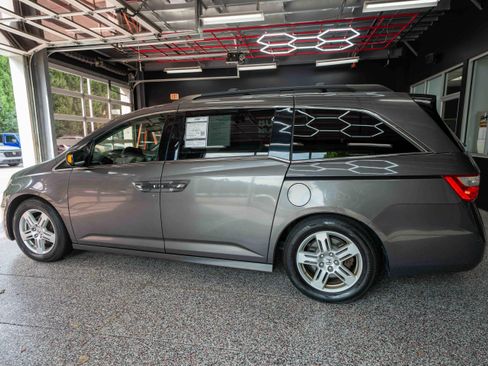 Used 2011 Honda Odyssey Touring image 2