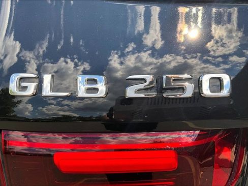 Used 2026 Mercedes-Benz GLB 250 4MATIC image 33