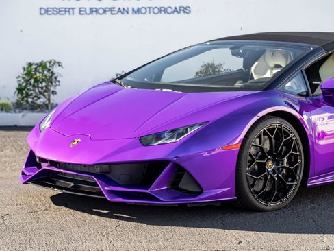 Used 2024 Lamborghini Huracan EVO image 3