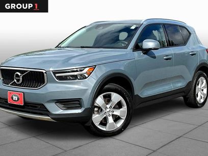 Used 2022 Volvo XC40 T5 Momentum