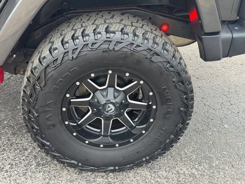 Used 2018 Jeep Wrangler Unlimited Rubicon AWD/4WD image 11