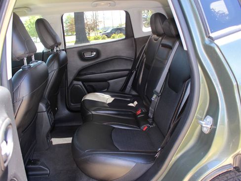 Used 2020 Jeep Compass Latitude w/ Popular Equipment Group AWD/4WD image 31