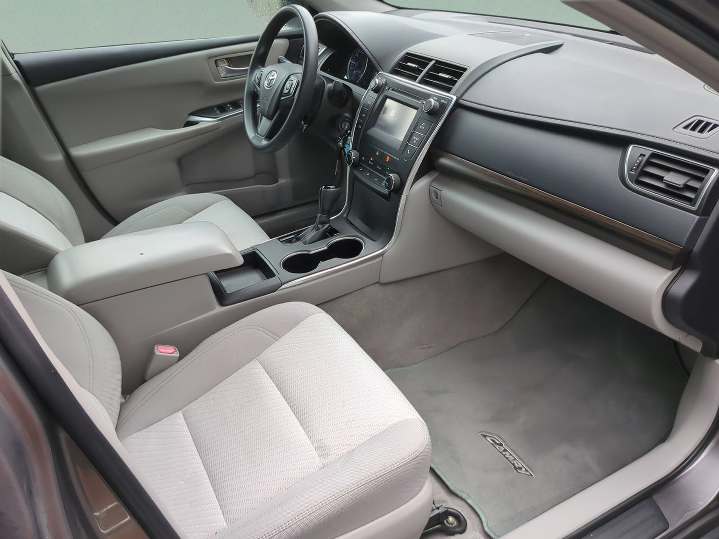 Used 2016 Toyota Camry LE FWD image 19