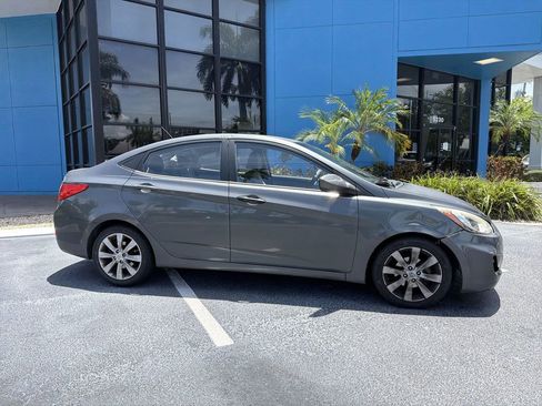 Used 2012 Hyundai Accent GLS w/ Premium Pkg 3 FWD image 3