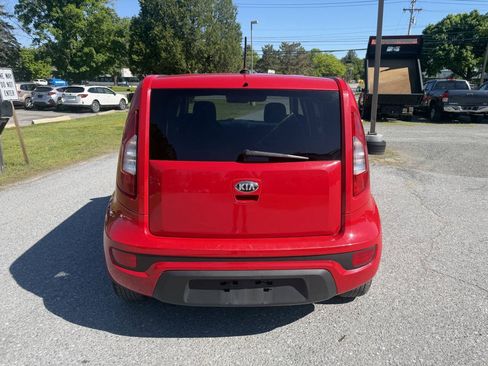 Used 2013 Kia Soul + FWD image 4