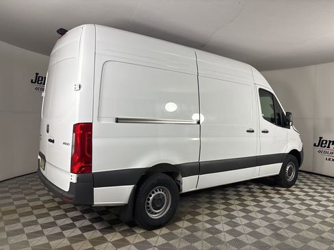 Used 2024 Mercedes-Benz Sprinter 2500 w/ Acoustic Package image 4
