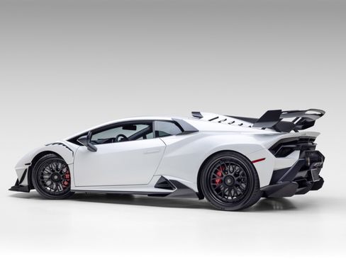 Used 2022 Lamborghini Huracan STO image 95