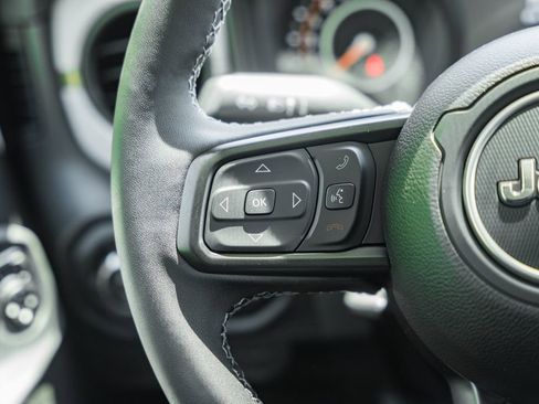 New 2025 Jeep Gladiator Sport image 32