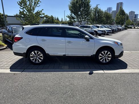 Used 2017 Subaru Outback 3.6R Touring w/ Popular Package #5A AWD/4WD image 7