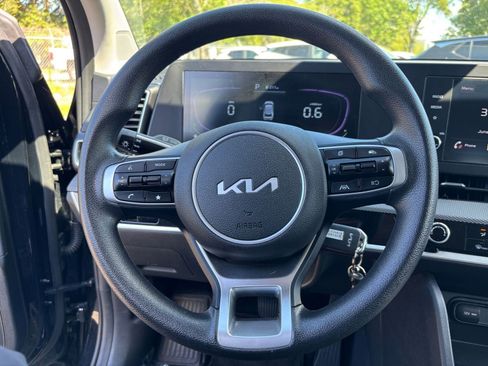Used 2025 Kia Sportage LX FWD image 27