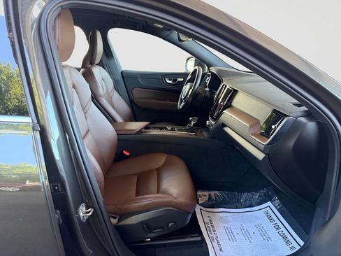 Used 2021 Volvo XC60 T5 Momentum w/ Protection Package AWD/4WD image 20