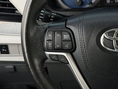 Used 2019 Toyota Sienna XLE w/ XLE Navigation Package FWD image 14